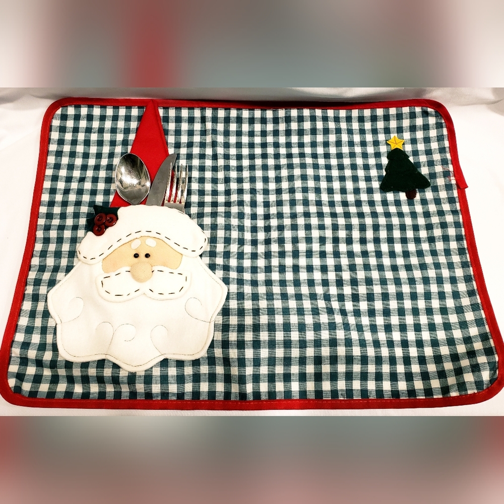 Christmas Santa Cloth Place Mat w/Pockets & Matching Napkins (8) Plaid Checkered